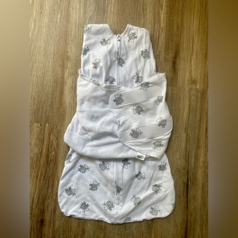 Halo Sleepsack Swaddle- Sheep Print- NWOT
